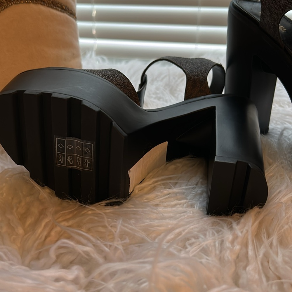 Michael Kors Brown Platform Sandals - Picture 3 of 3